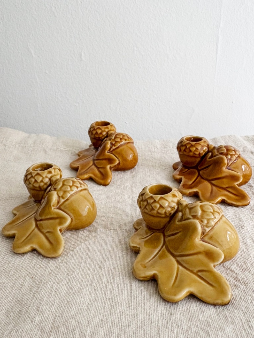 Set of 4 ceramic acorn taper holder